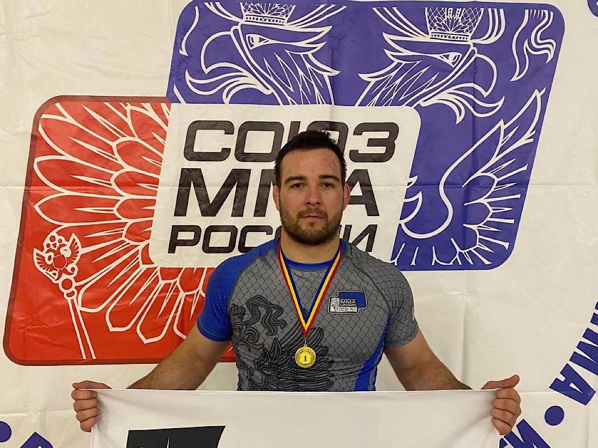 Борец из Азова стал чемпионом Ростовской области по ММА
