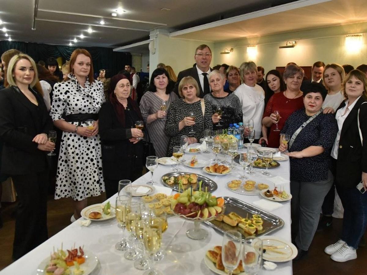 Донская «Единая Россия» поздравила семьи участников СВО с Международным женским днем