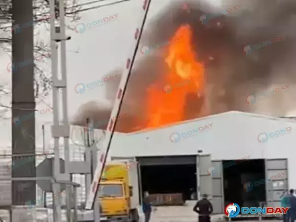 В Азове на полимерном заводе произошел взрыв и начался пожар
