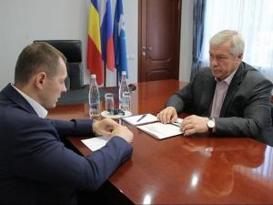 Губернатор потребовал от главы Азовского района объяснений из-за постоянных жалоб жителей на зловоние