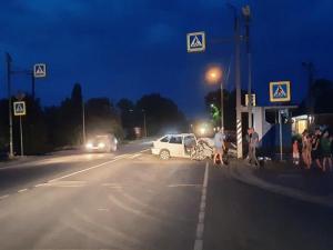 На трассе под Азовом пассажирка ВАЗа пострадала после ДТП