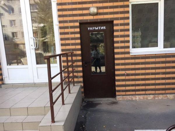 В Азове возле подвалов появились надписи со словом «Укрытие»