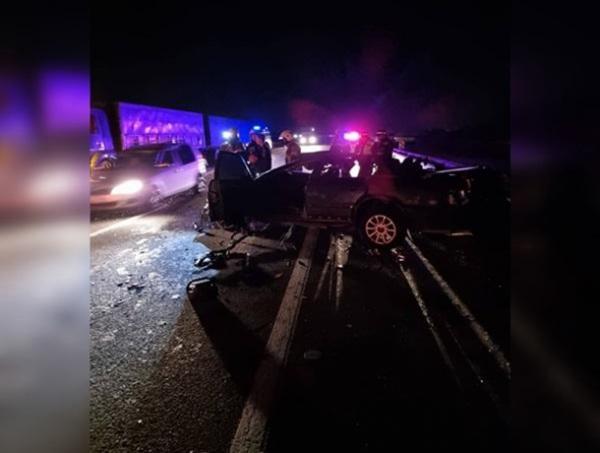 Пассажир легковушки погиб в жутком ДТП на трассе Ростов - Азов