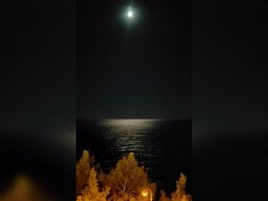 Жители Азова сфотографировали сентябрьское суперлуние