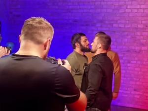 Соперник бойца из Азова устроил драку в прямом эфире: видео