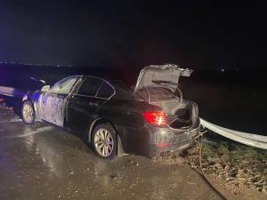 На трассе Ростов - Азов парень на «БМВ» влетел в отбойник