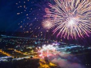 В Азове определили места для запуска салютов на Новый год