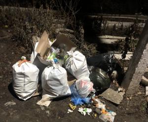 Жители Азова попросили убрать свалку мусора на Украинской