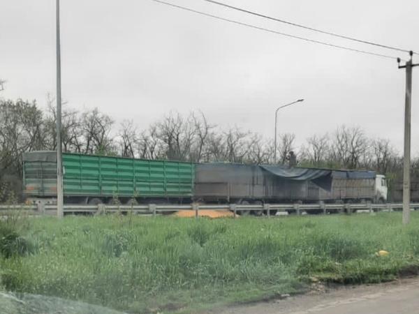 В Азове водитель грузовика спровоцировал тройное ДТП