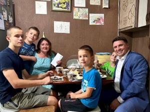 Владимир Влазнев организовал поездку на море для детей участника СВО из Азова
