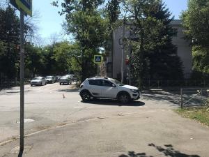 В Азове 68-летняя женщина попала под колеса автомобиля