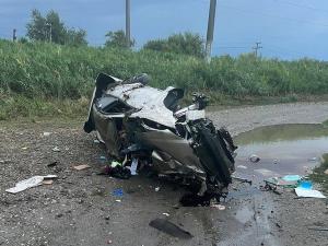 Под Азовом два человека погибли, врезавшись на авто в поезд