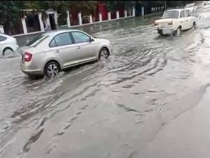 Дороги Азова затопило после ночного дождя