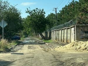 Жители Азова пожаловались на дорогу на переулке Дмитрова