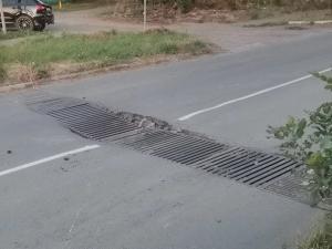 Азовчане пожаловались на просевшую ливневку в Черноморском переулке