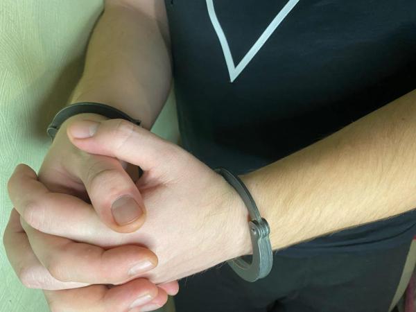 Жителя Азовского района осудили за вооруженное нападение на семью