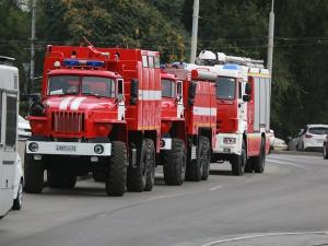 В Азове на улице Красногоровской загорелся мусор