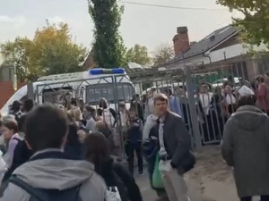 В Азове из-за сообщений о минировании эвакуировали несколько школ