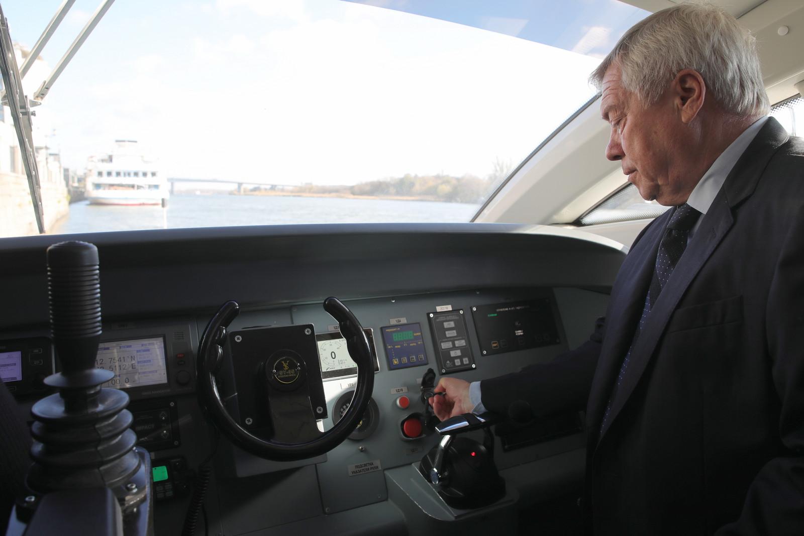 В Ростовской области впервые за последние 30 лет совершило тестовую поездку судно «Валдай»