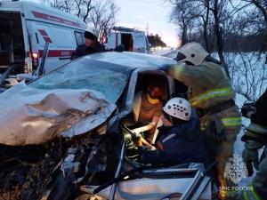 На выезде из Азова в ДТП с автобусом пострадали два человека