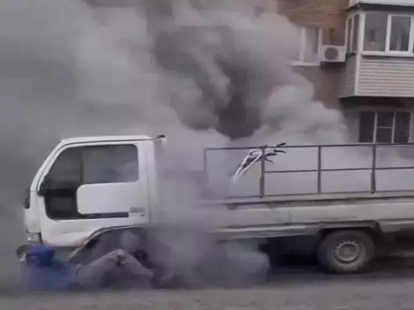 В Азове на улице Привокзальной сгорел грузовик