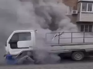 В Азове на улице Привокзальной сгорел грузовик