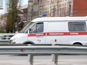 В Азове 9-летняя девочка оказалась под колесами легковушки