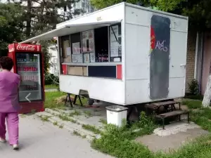 В Азове продавщица напала на девочку-подростка