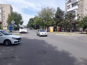 В Азове девятилетний мальчик попал под колеса легковушки
