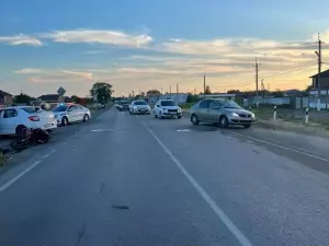На трассе Азов-Ейск в ДТП пострадали водитель и пассажир мотоцикла