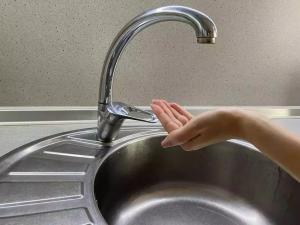 Жители Азовского района пожаловались на отсутствие воды в 40-градусную жару