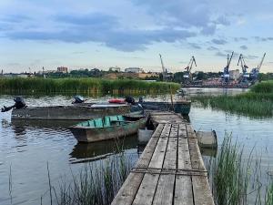 В Азовском районе сотни жителей остались без воды из-за повреждения трубы сухогрузом