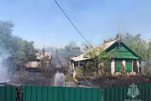 Под Азовом мужчина едва не погиб в пожаре из-за брошенного окурка