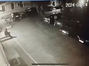 В Азове ночью двое неизвестных украли из автомобиля аккумулятор