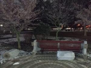 Вандалы разгромили парк Памяти в канун Старого Нового года в Азове