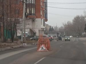 В Азове полгода не могут отремонтировать дорогу на Дзержинского