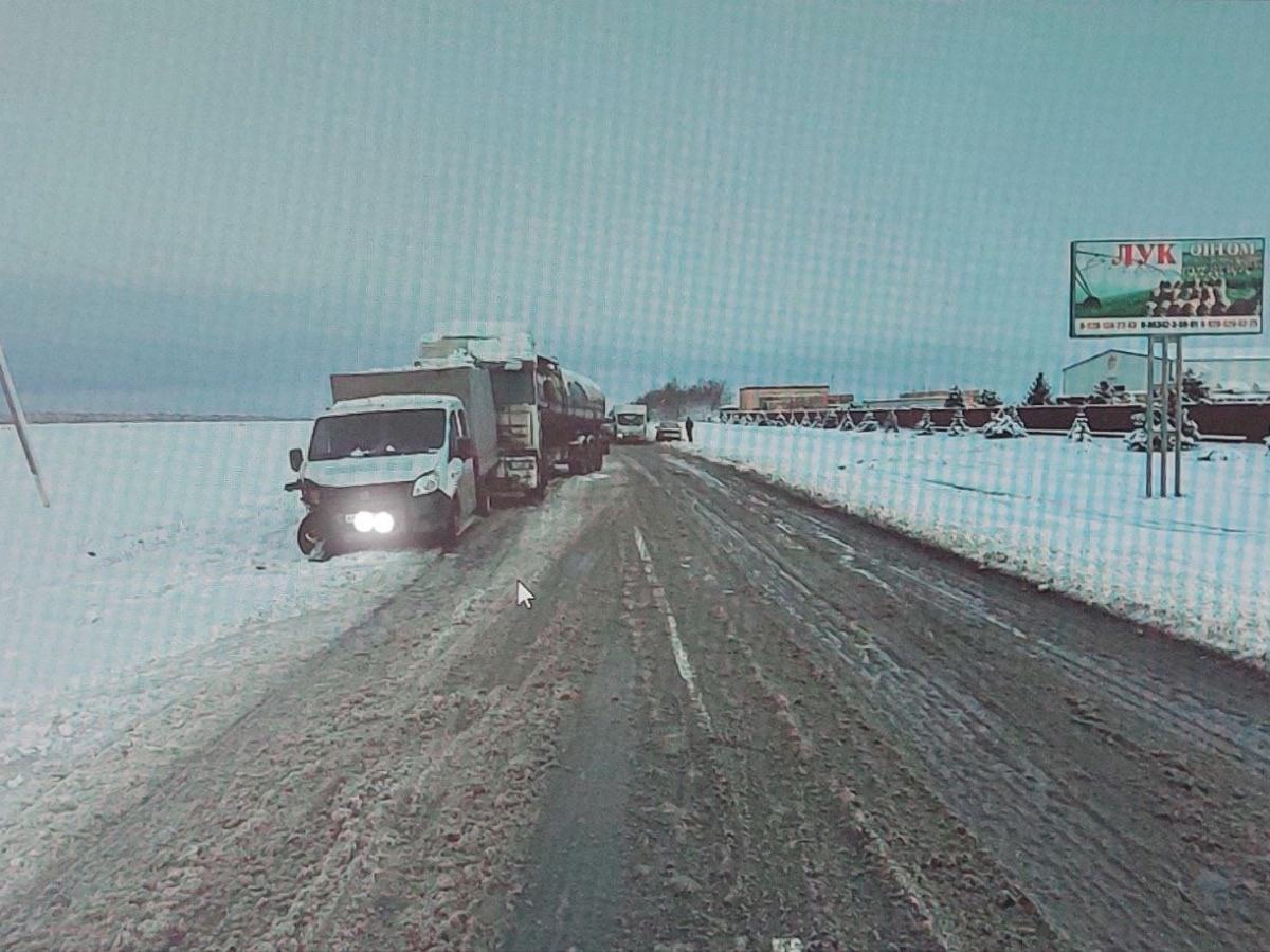 Под Азовом в ДТП пострадали четыре человека