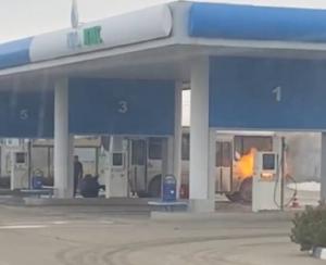 В Азове на заправке загорелся автобус