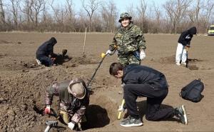 Группа поисковиков из Азовского района обнаружила остатки платформы РККА