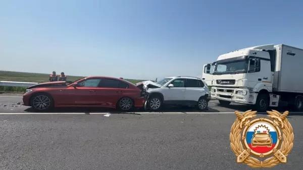 В жутком ДТП около Азова пострадали три человека