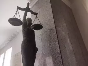 В Азове вынесли приговор женщине за истязание малолетней дочери