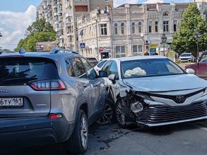 На улице Московской в Азове произошла массовая авария