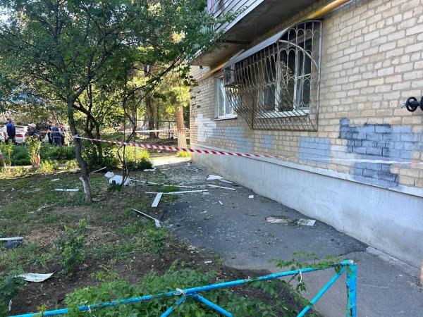 В Азове из-за падения обломков БПЛА повреждены окна и кровля многоэтажек