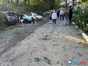 Уже четвёртый час жители Азова не решаются вернуться в свои квартиры после атаки БПЛА