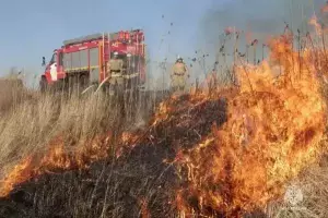 Штормовое предупреждение из-за чрезвычайной пожароопасности продлили в Азовском районе