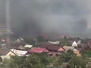 Под Азовом в Ростовской области горит камыш