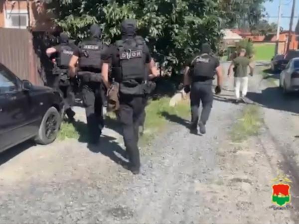 Житель Азова притворился сотрудником банка и забрал 9 миллионов рублей у пенсионера