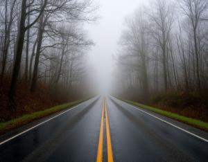 В Азове густой туман накрыл дороги