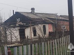 Частный дом в Азовском районе едва не сгорел из-за растопленной печи