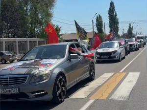 Сотни жителей Азовского района собрались в автопробеге ко Дню Победы